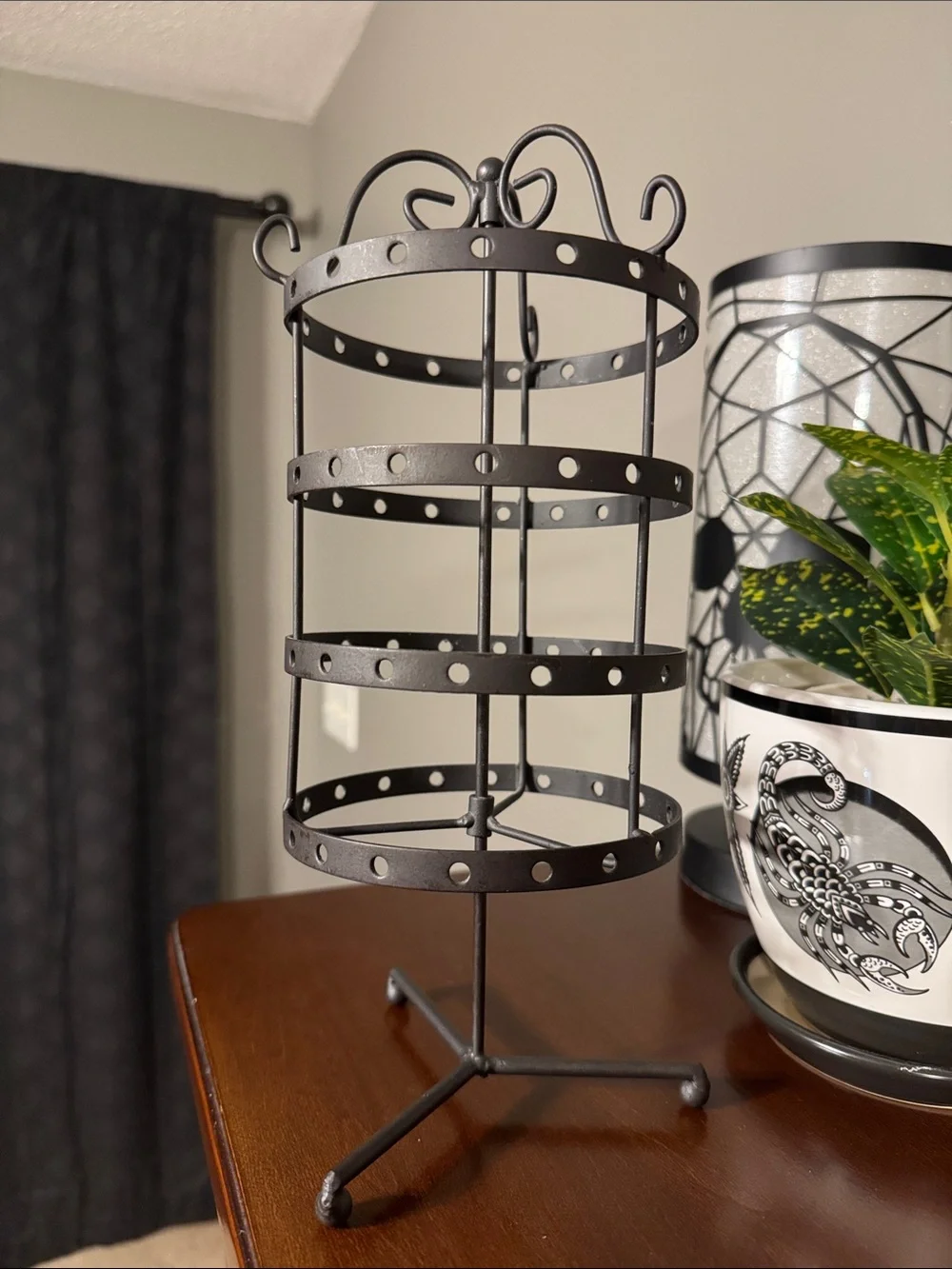 Rotating Jewelry Stand